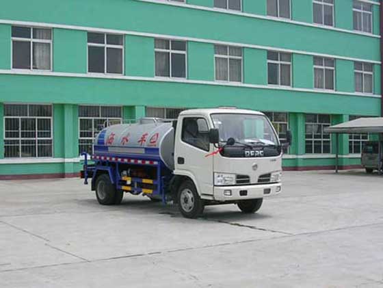 湖北新中绿 中洁 95马力 4×2 洒水车(XZL5060GSS3)