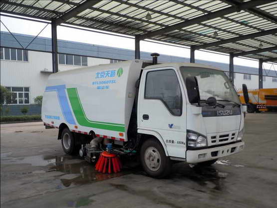 北京天路 121马力 4×2 吸尘车(BTL5060TSL)