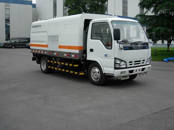 中联重科 中联 121马力 4×2 护栏清洗车(ZLJ5070THQE3)