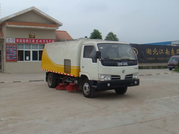 湖北江南  江特 115马力 4×2 扫路车(JDF5071TSL)