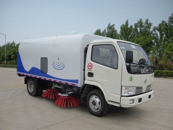 玉柴大力 95马力 4×2 扫路车(DLQ5060TSLE)