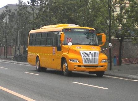 恒通 220马力 24-55人 小学生校车(CKZ6104CDX4)