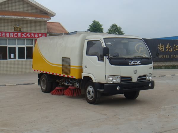 湖北江南  江特 90马力 4×2 扫路车(JDF5060TSL)