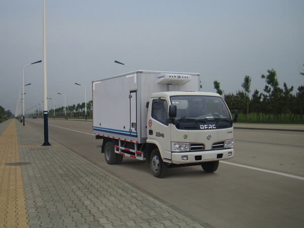 湖北江南 江特 102马力 4×2 冷藏车(JDF5040XLCDFA4)