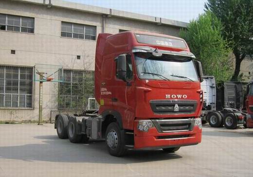 中国重汽 HOWO-T7H 重卡 540马力 6×4 牵引车(ZZ4257W324HE1B)