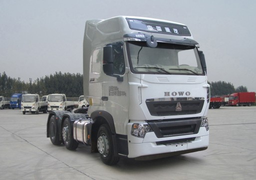 中国重汽 HOWO-T7H 重卡 440马力 6×2R 牵引车(ZZ4257V26FHE1B)