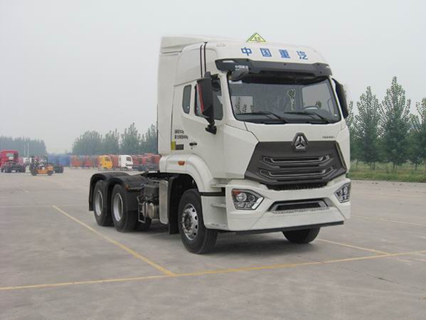 中国重汽 豪瀚J7B 重卡 380马力 6×4 牵引车(ZZ4255N3246E1W)