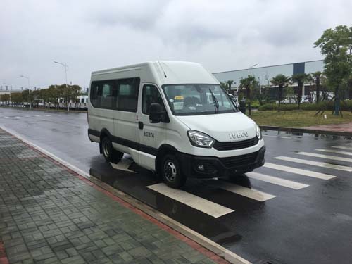 南京依维柯 欧胜 129马力 10-14人 轻型客车 NJ6606EC