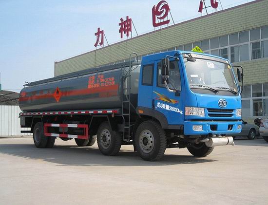 醒狮 220马力 6×2 运油车(SLS5257GYYC)