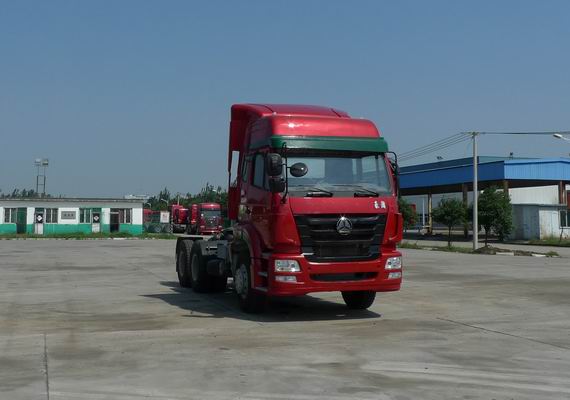 中国重汽 豪瀚重卡 460马力 6×4 牵引车(ZZ4255V3246C1H)