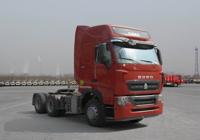 中国重汽 HOWO-T7H重卡 440马力 6×4 牵引车(ZZ4257V324HD1B)