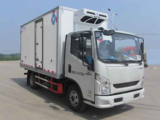 镇江飞驰 飞球 125马力 4×2 冷藏车(ZJL5046XLCA5)